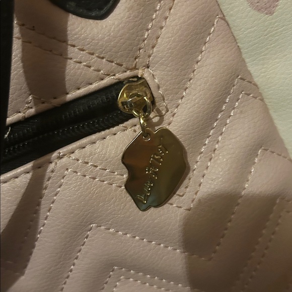 Betsey Johnson Quilted Crossbody - Picture 4 of 8